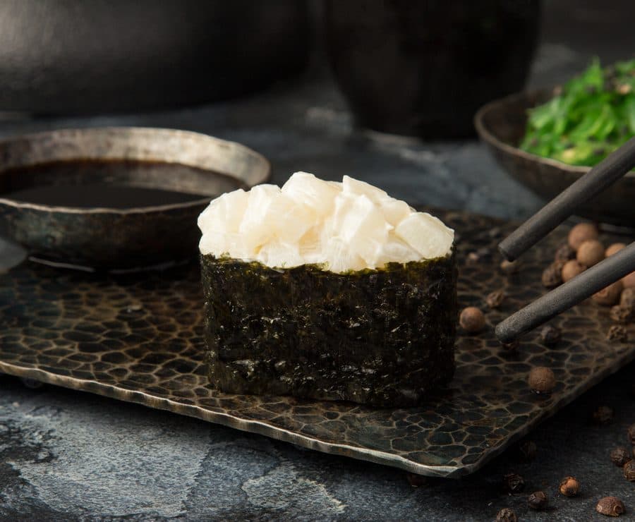 Гункан с гребешком (острый)
